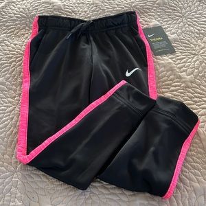 Nike girls therma jogger sweatpants